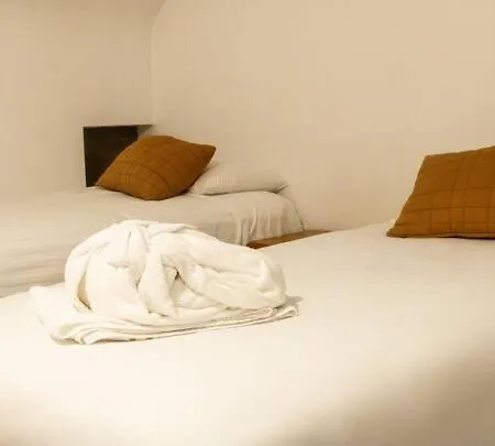 ゲストハウス Fitz Of Inch 4*