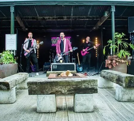 Fitz Of Inch - Entire Venue 4*